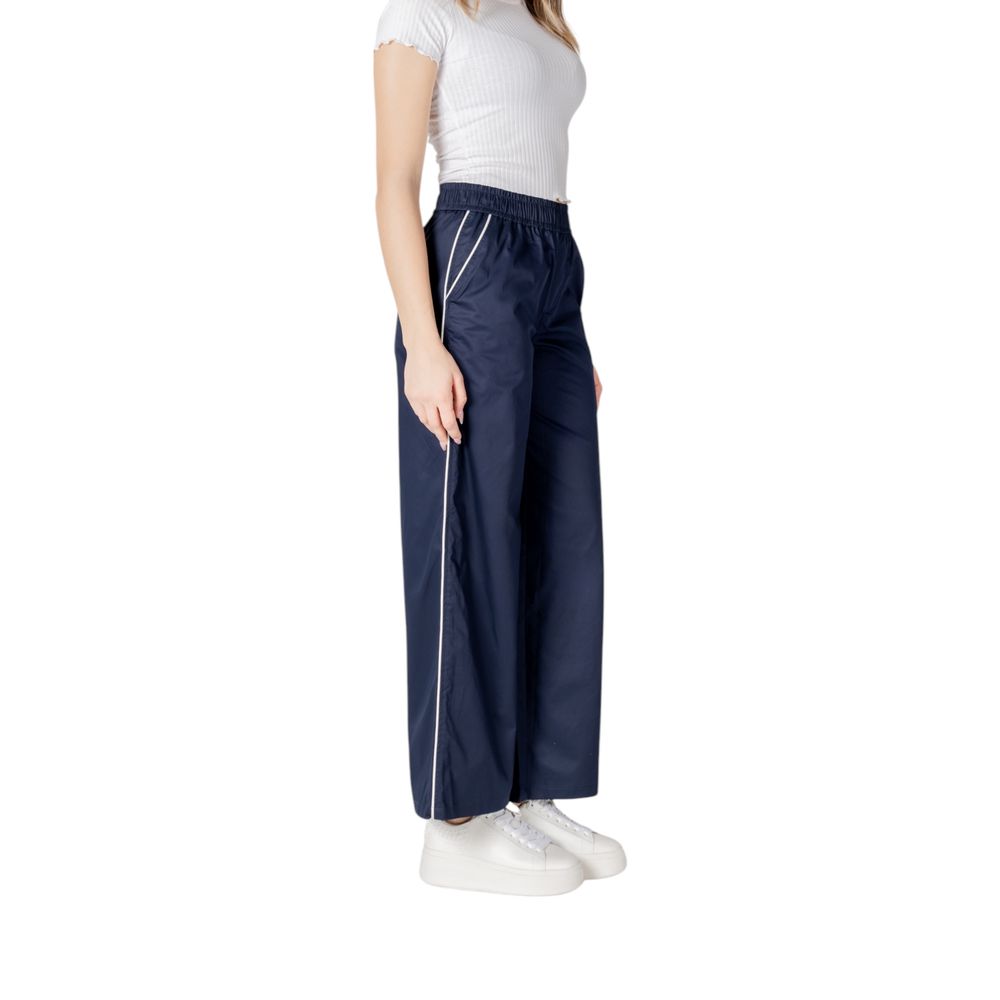 Only blue cotton trousers for leisure