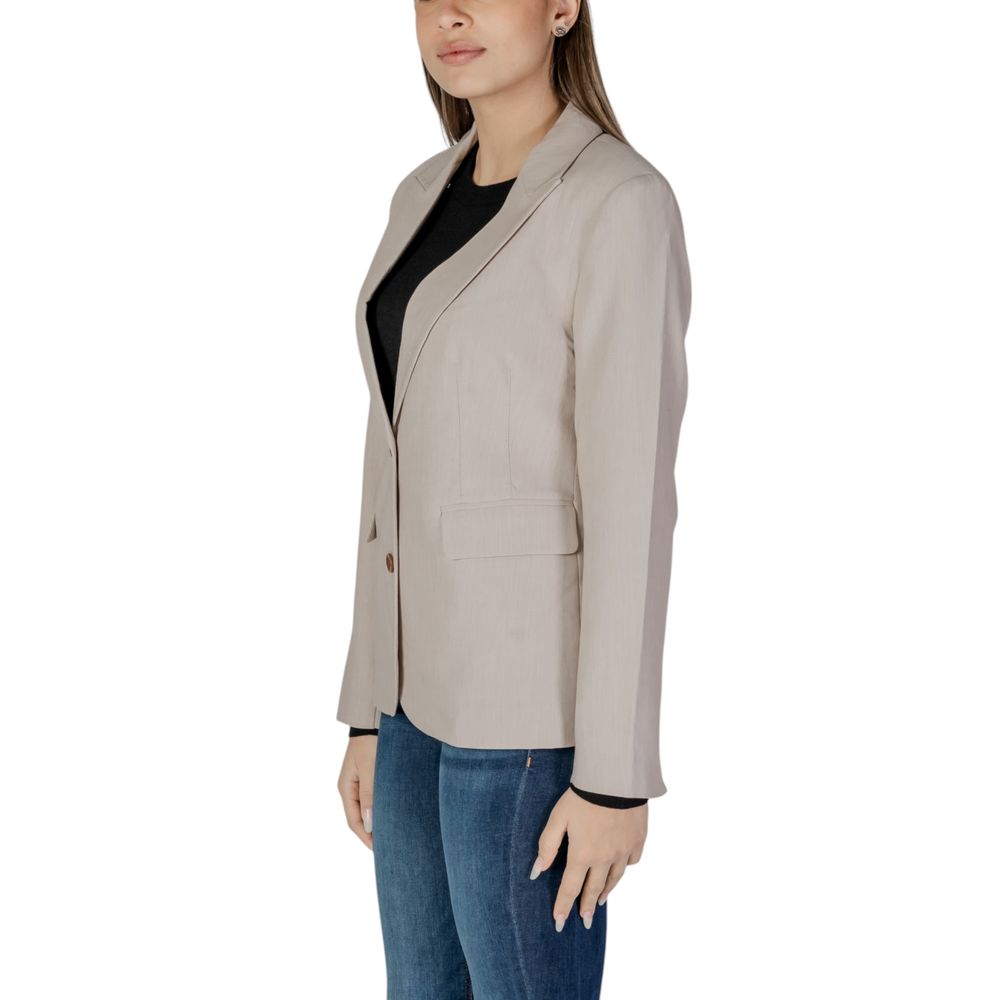 Only beige blazer made from recycled polyester