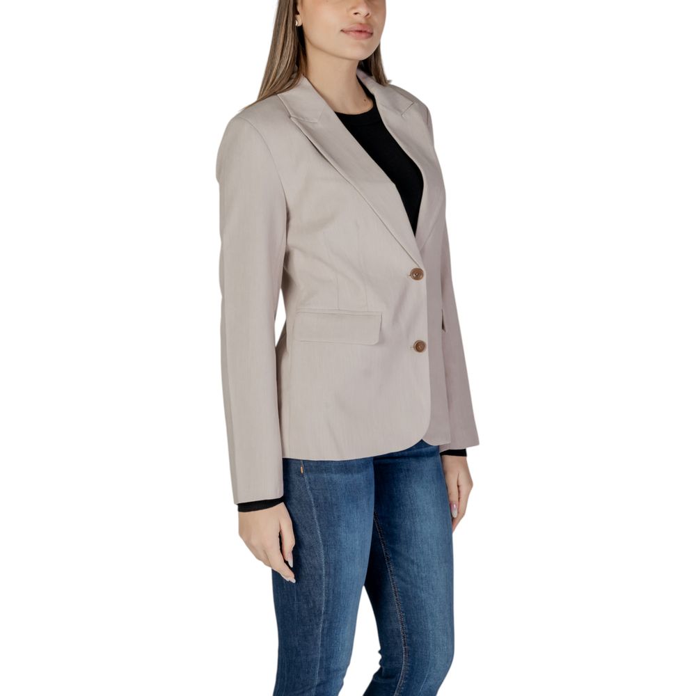 Only beige blazer made from recycled polyester