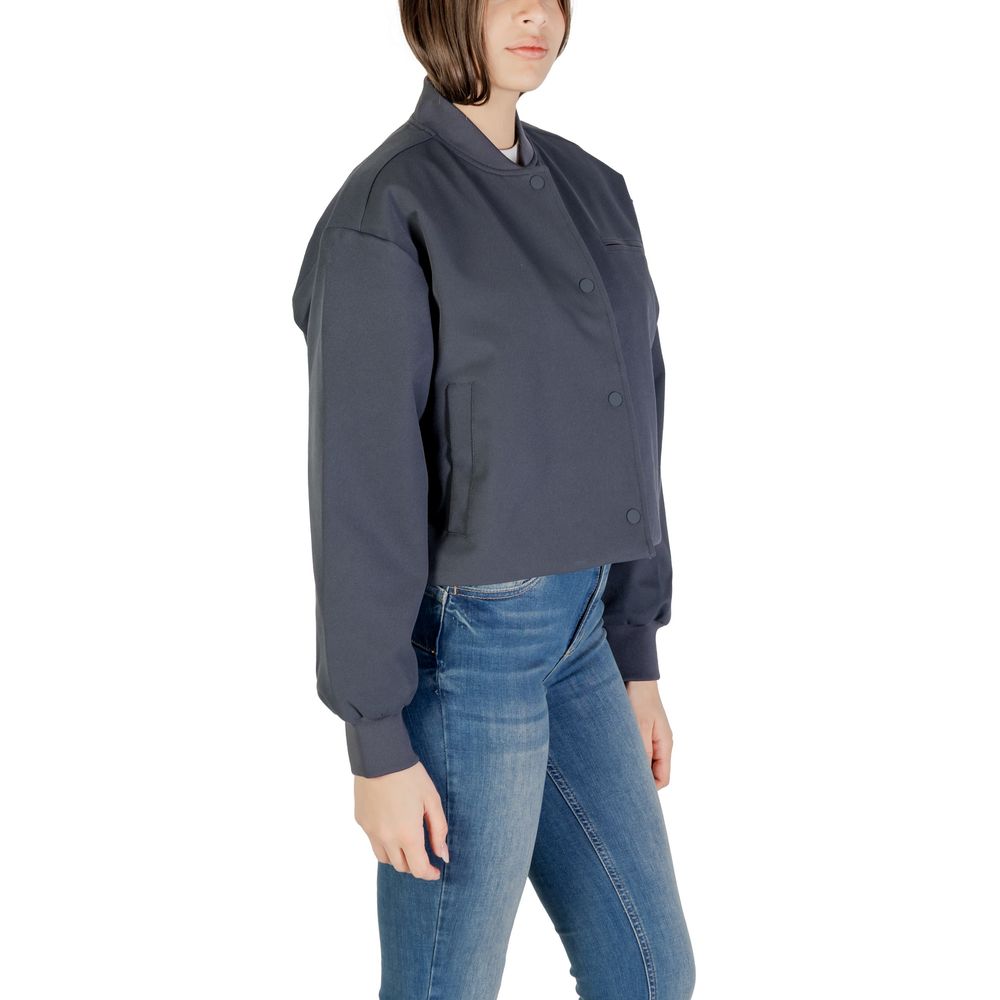 Calvin Klein Jeans Graue Jacken aus recyceltem Polyester &amp