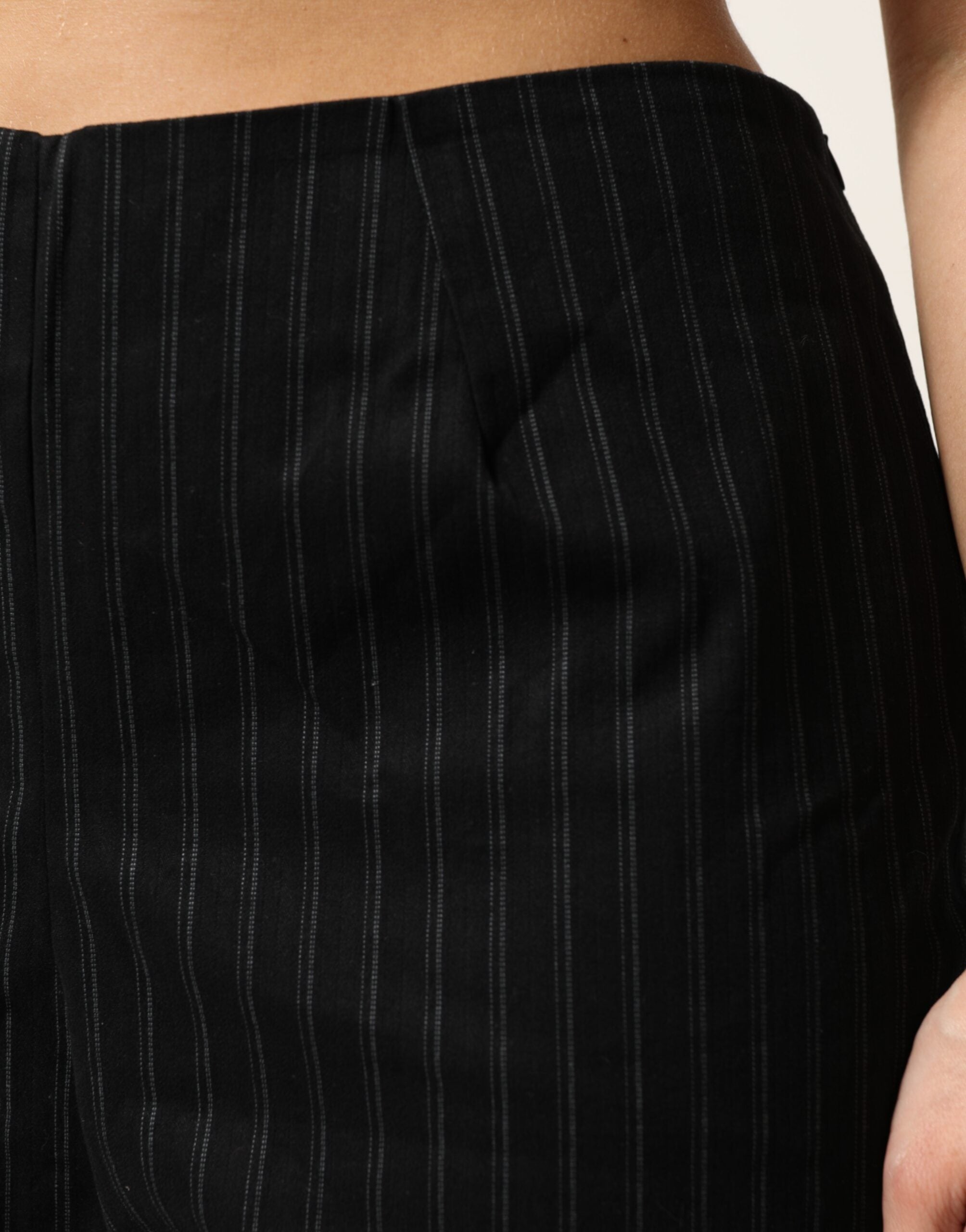 BENCIVENGA Schwarze Nadelstreifenhose aus Wollmischung mit geradem Bein