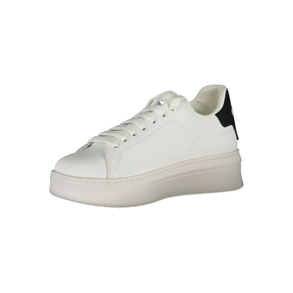 Gaelle Paris Sneaker aus weißem Polyethylen