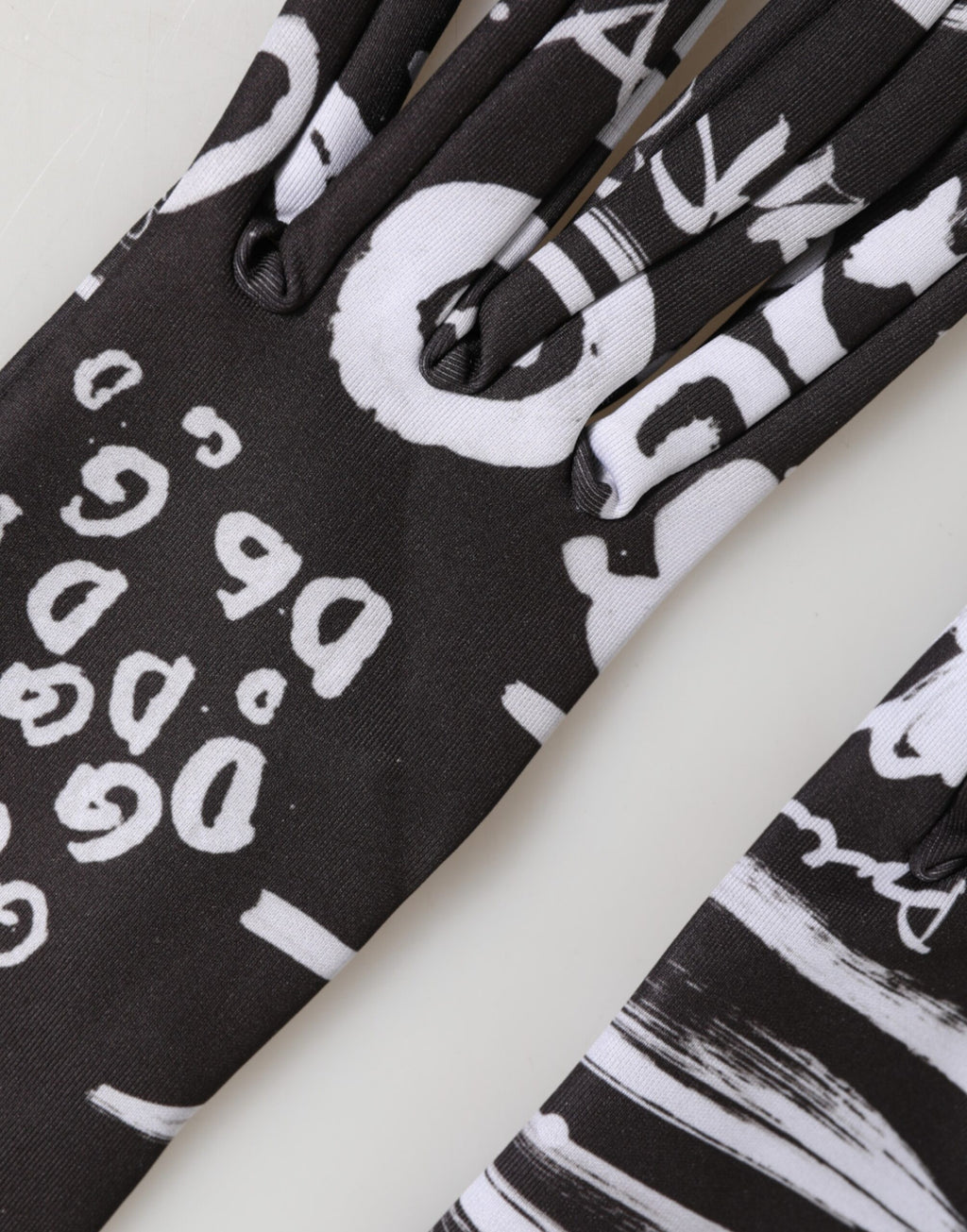 Dolce & Gabbana Schwarze und Weiße DG Logo Ellenbogenlange Handschuhe