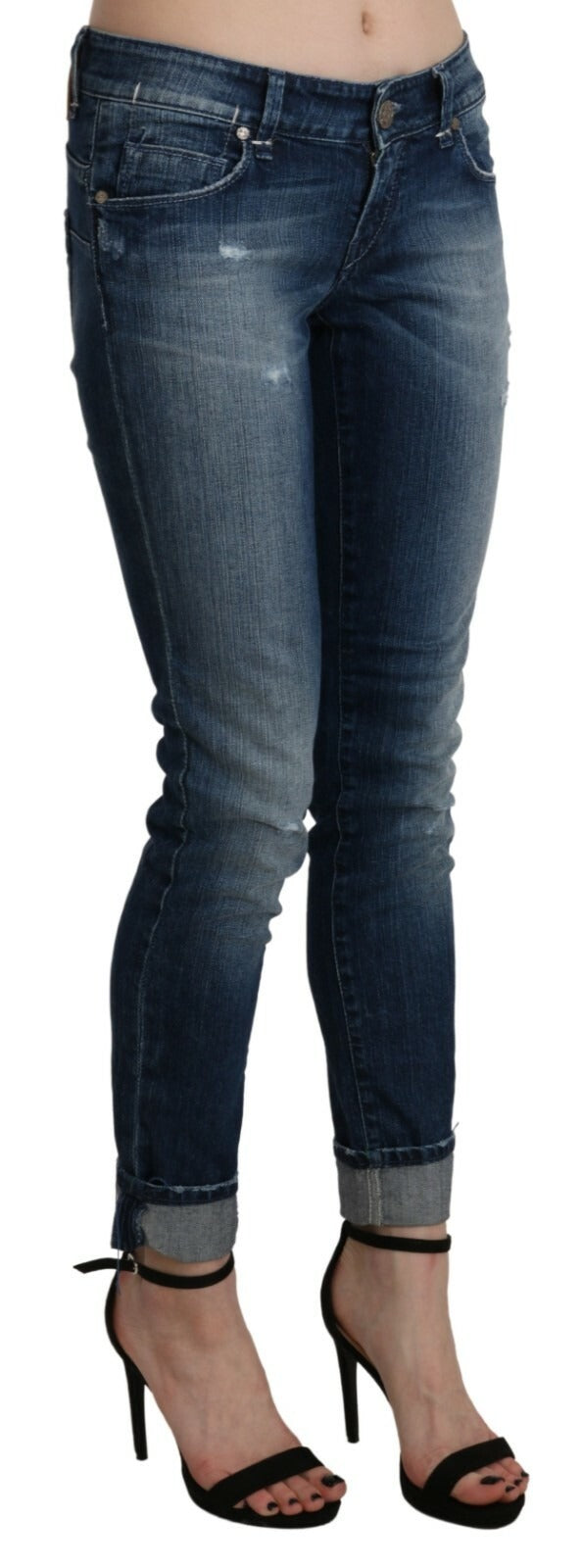 Acht Baumwoll-Jeans in Hellblau mit niedriger Taille und Skinny-Passform