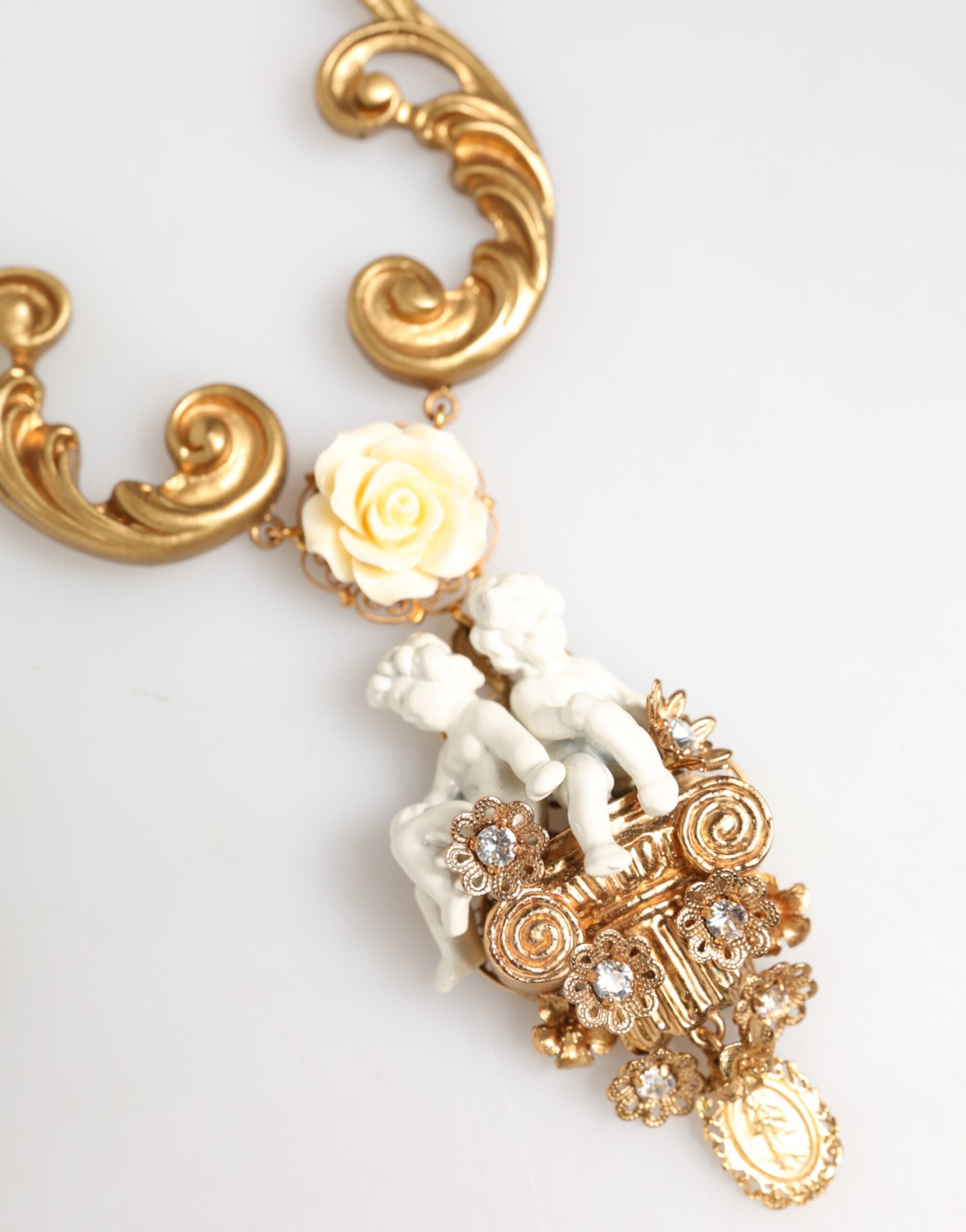 Dolce & Gabbana Goldene Halskette mit Barock-Anhänger aus Keramik und Kristall