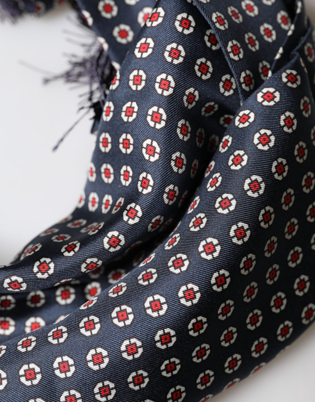 Dolce & Gabbana Schwarzer Foulard-Schal mit Fransen und Muster
