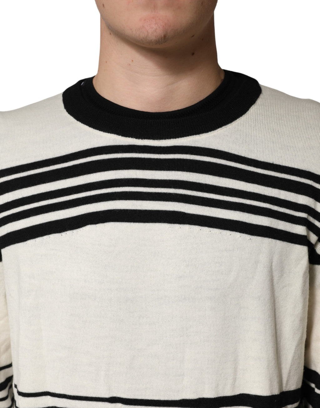 Dolce & Gabbana Pullover-Pullover mit schwarzem und weißem Streifenmuster und Rundhalsausschnitt