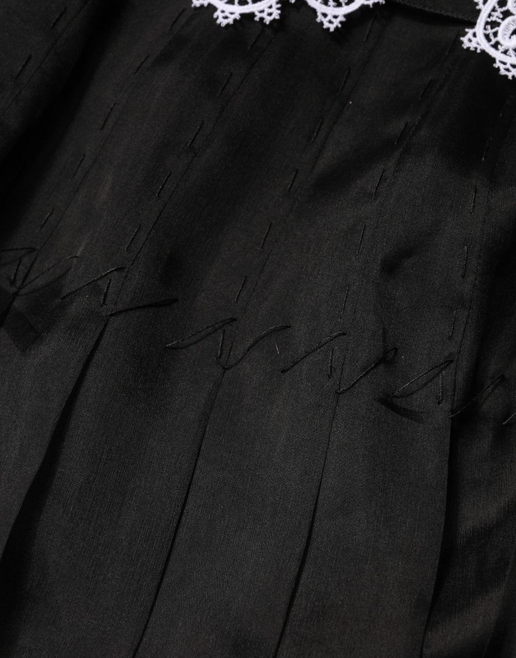 Dolce & Gabbana Schwarzes Seiden-Midi-Kleid mit Makramee-Spitze