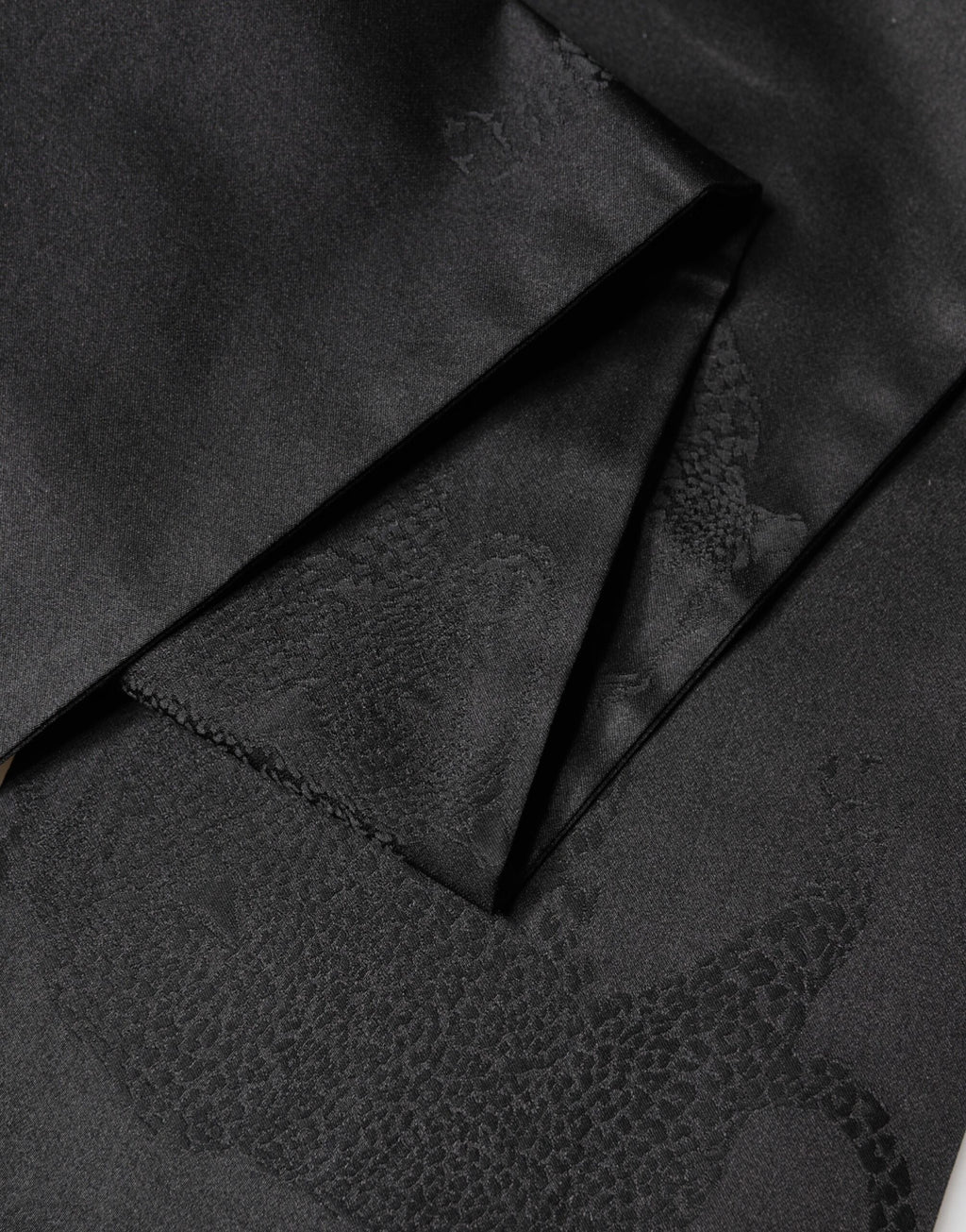 Dolce & Gabbana Schwarzer Seiden-Foulard mit Fransen