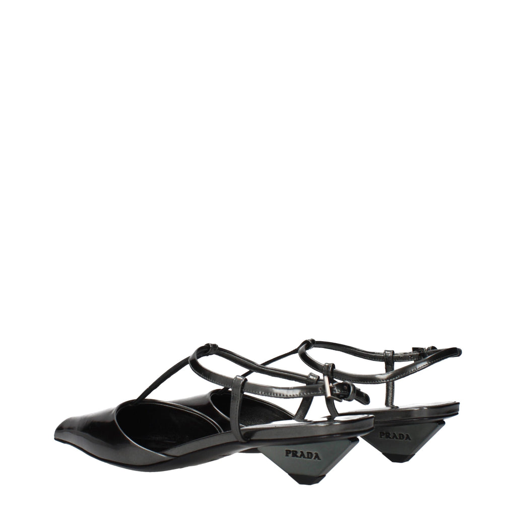 Prada Graue Leder-Sandalen mit flachem Absatz